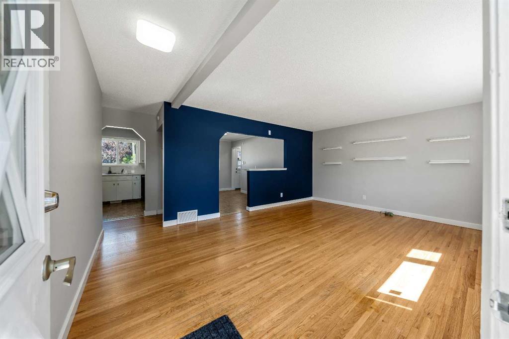 629 Agate Crescent Se Property Photo 5