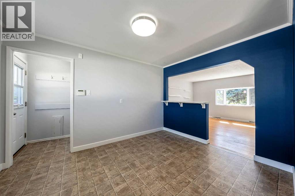 629 Agate Crescent Se Property Photo 6