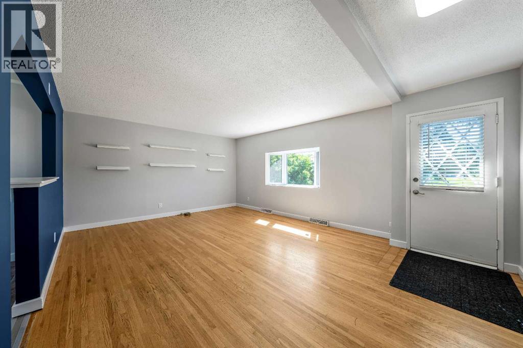 629 Agate Crescent Se Property Photo 7