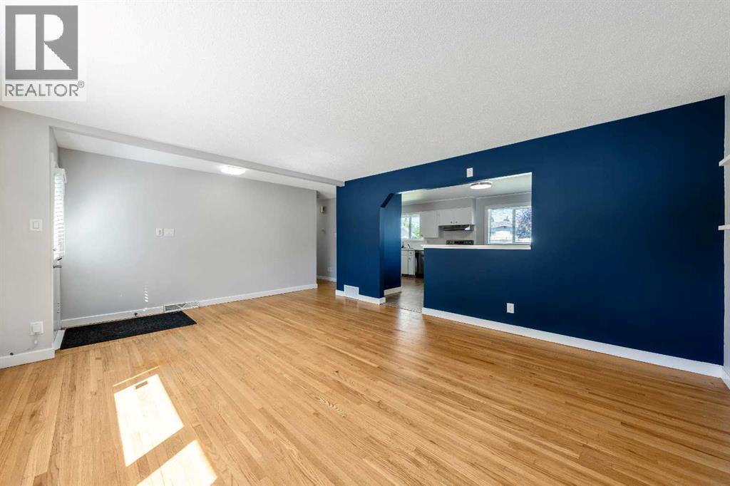 629 Agate Crescent Se Property Photo 8