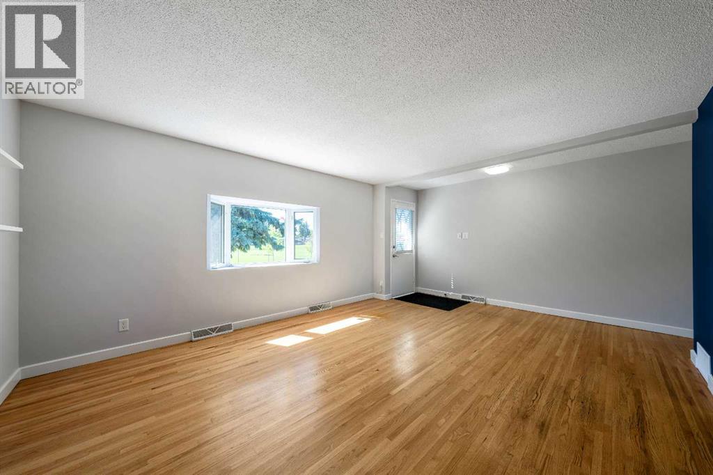 629 Agate Crescent Se Property Photo 9