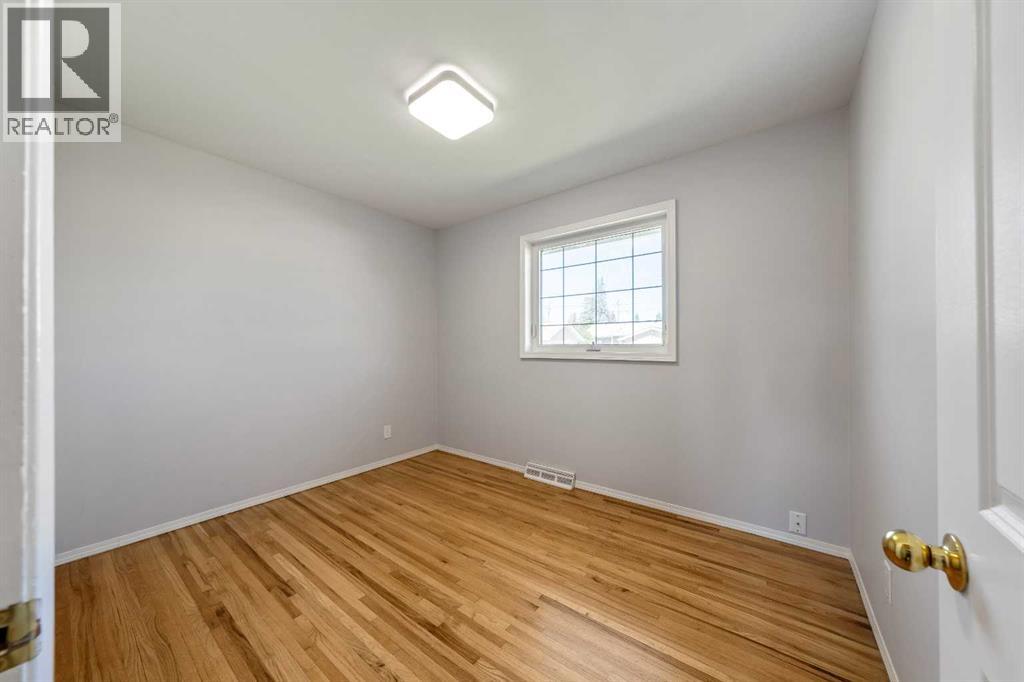 629 Agate Crescent Se Property Photo 15