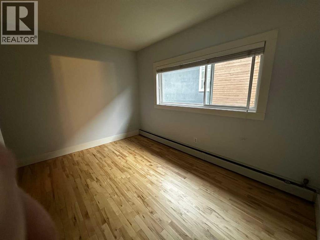 1530 26 Avenue Southwest Property Photo 3