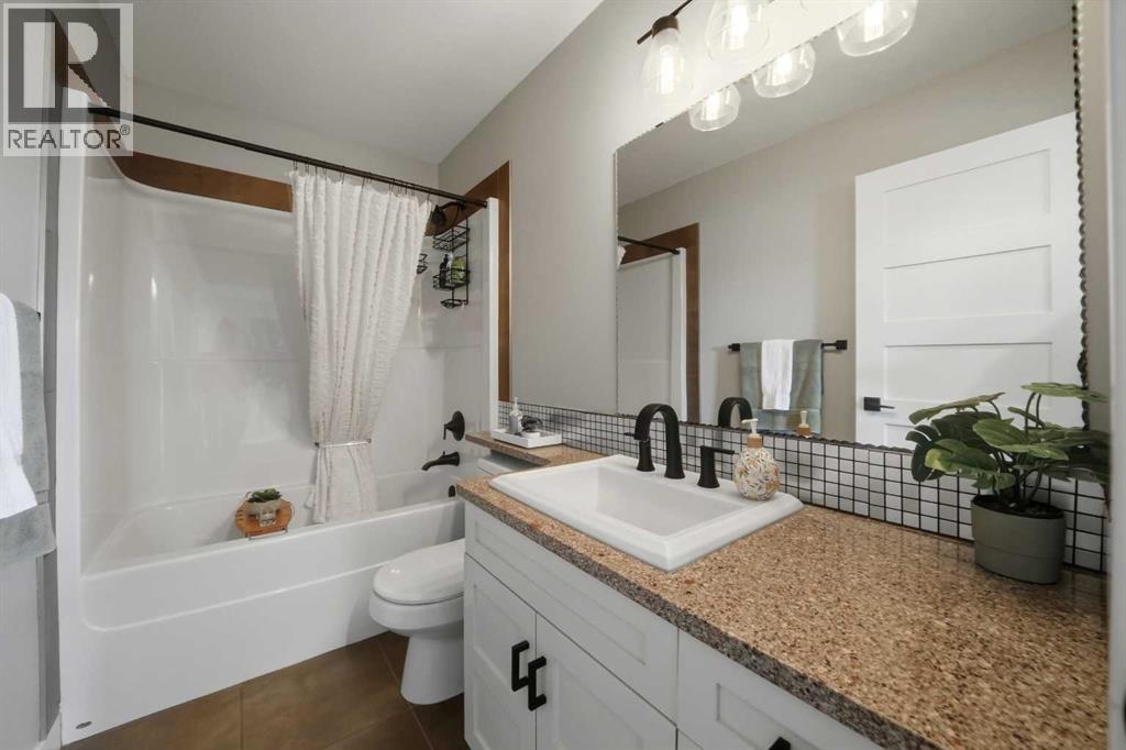 4002 45 Avenue Property Photo 37