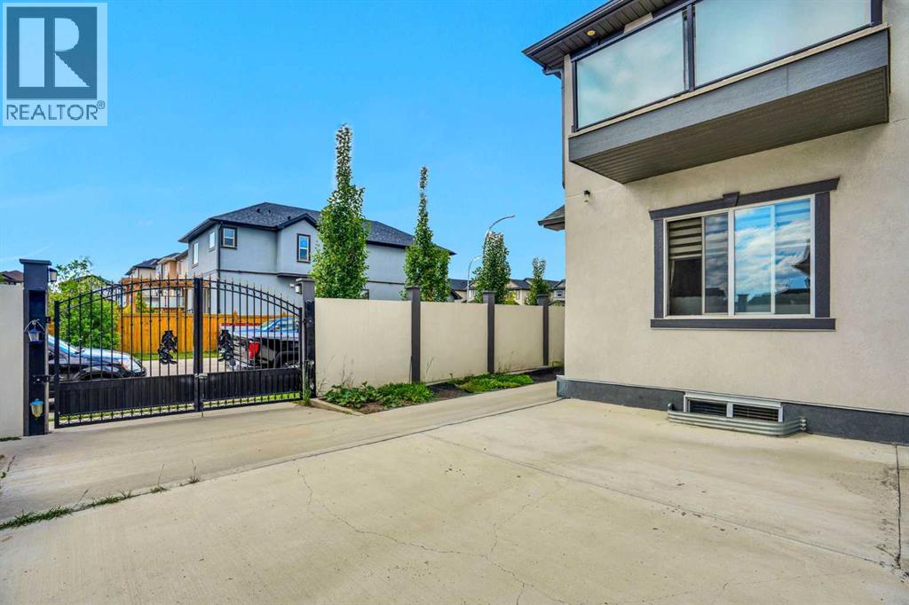 332 Saddlemont Boulevard Ne Property Photo 4