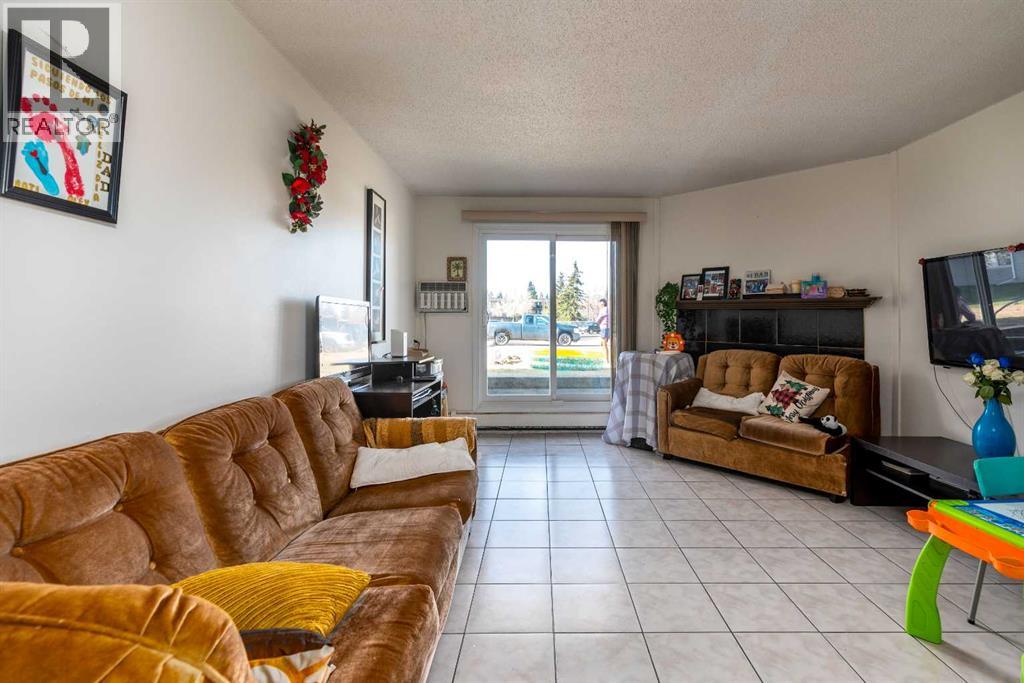 3007 57a Avenue Property Photo 3