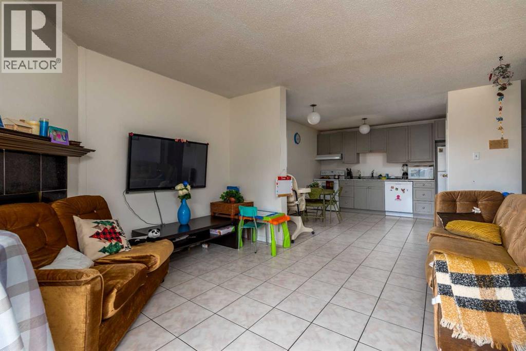 3007 57a Avenue Property Photo 4