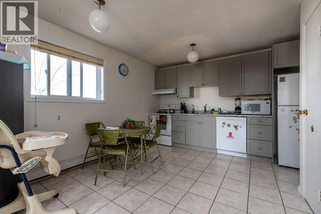 3007 57a Avenue Property Photo 5