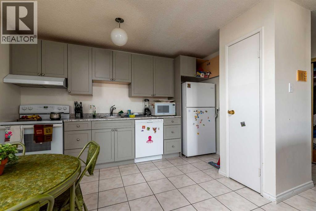 3007 57a Avenue Property Photo 6
