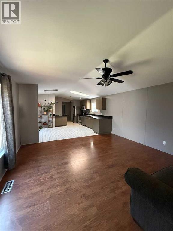 9904 107 Street Property Photo 2