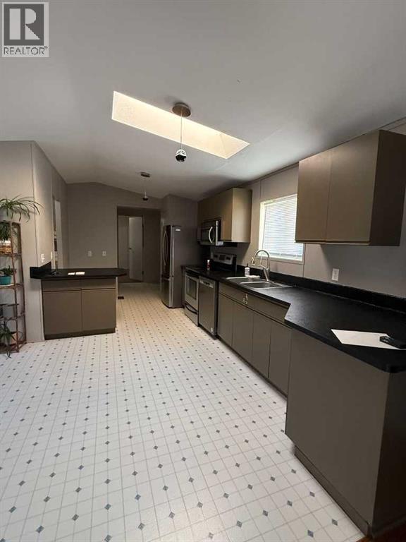 9904 107 Street Property Photo 4