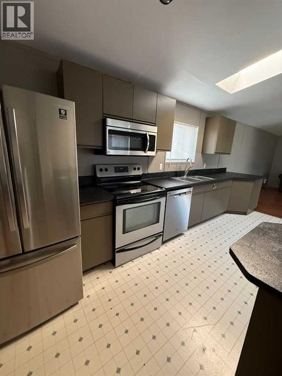 9904 107 Street Property Photo 5