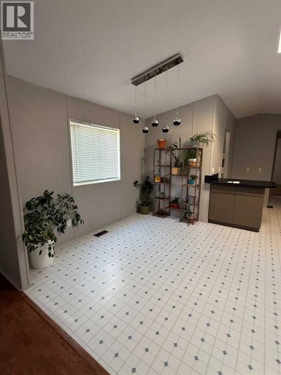9904 107 Street Property Photo 6