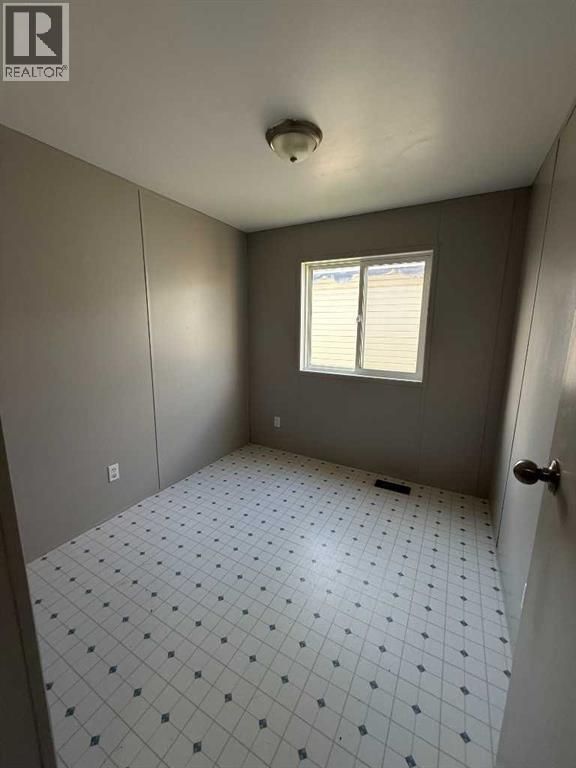 9904 107 Street Property Photo 8