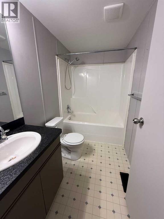 9904 107 Street Property Photo 11