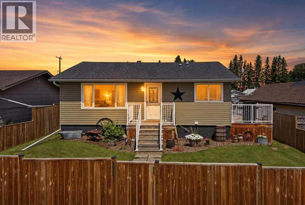 5028 48 Avenue Property Photo 1