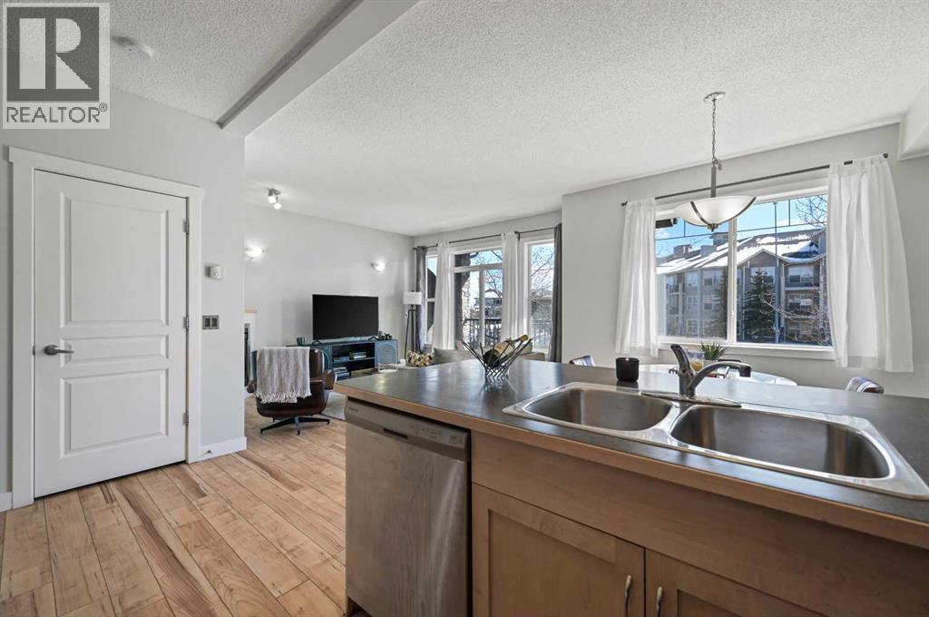 211 Aspen Stone Boulevard Southwest Property Photo 5