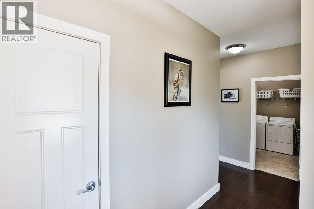 535 Keystone Chase W Property Photo 3
