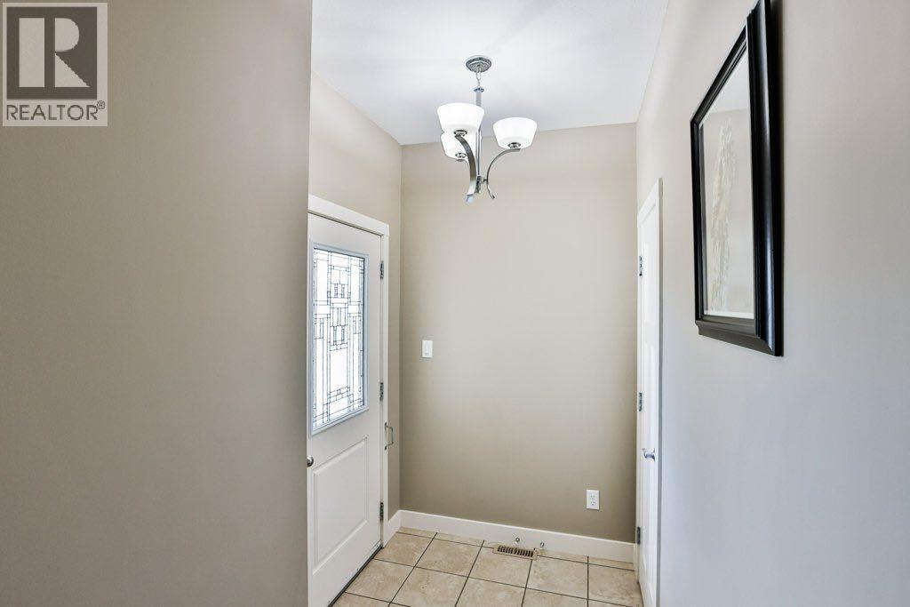 535 Keystone Chase W Property Photo 4