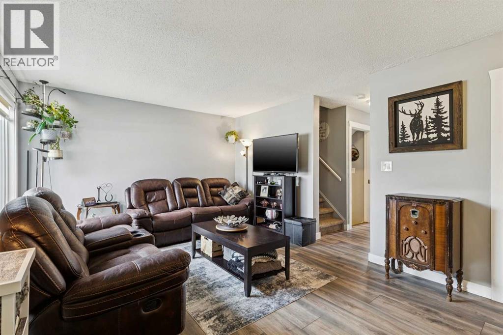 107 Elm Place Property Photo 3