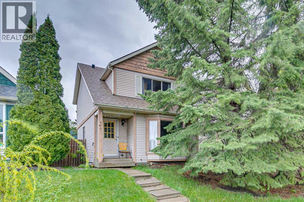864 Queensland Drive Se Property Photo 1