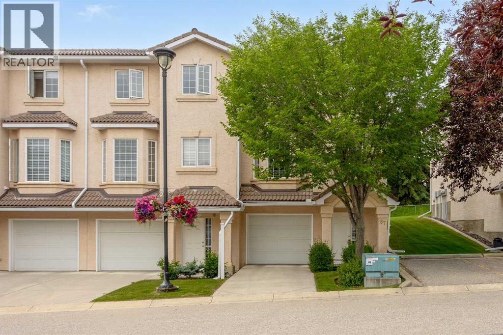 87 Hamptons Link Nw Property Photo 1