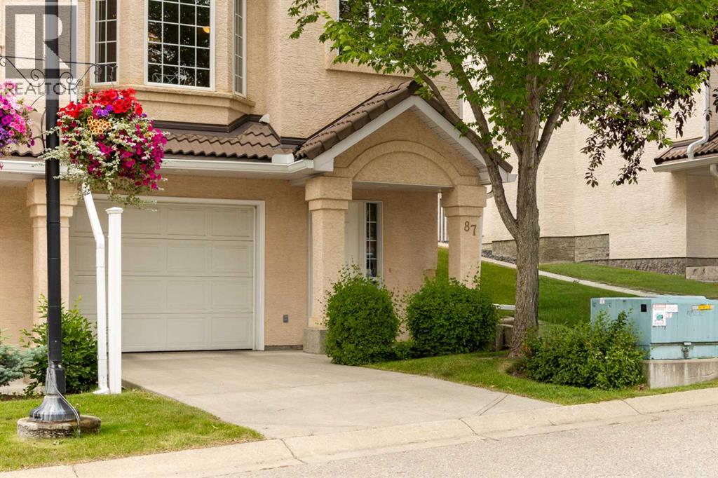 87 Hamptons Link Nw Property Photo 2