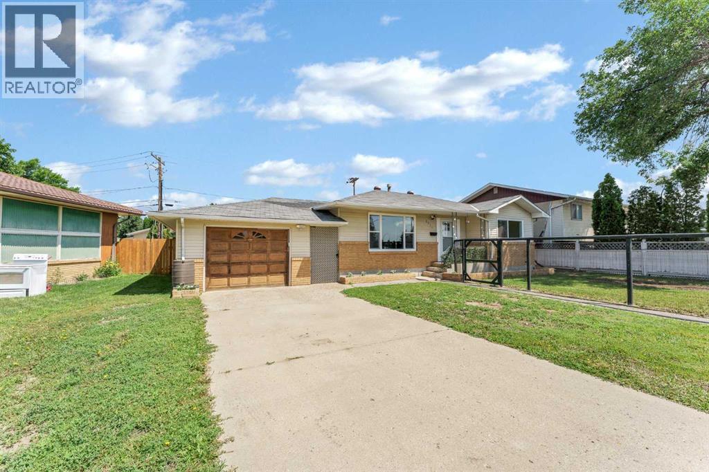 2711 Dunmore Road Se Property Photo 2