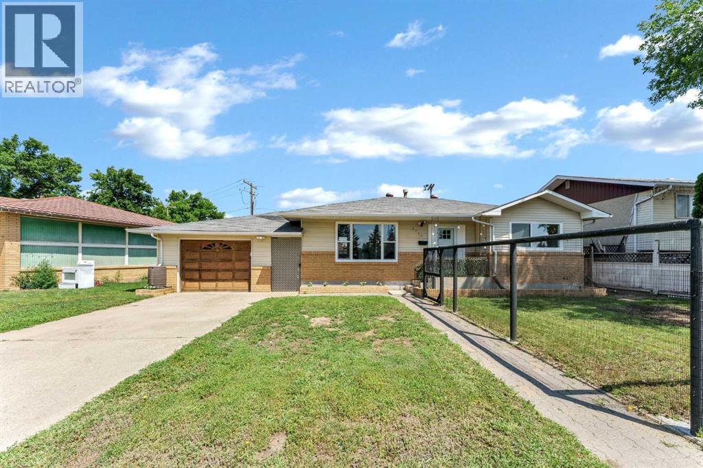 2711 Dunmore Road Se Property Photo 3