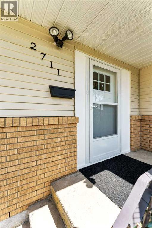2711 Dunmore Road Se Property Photo 4