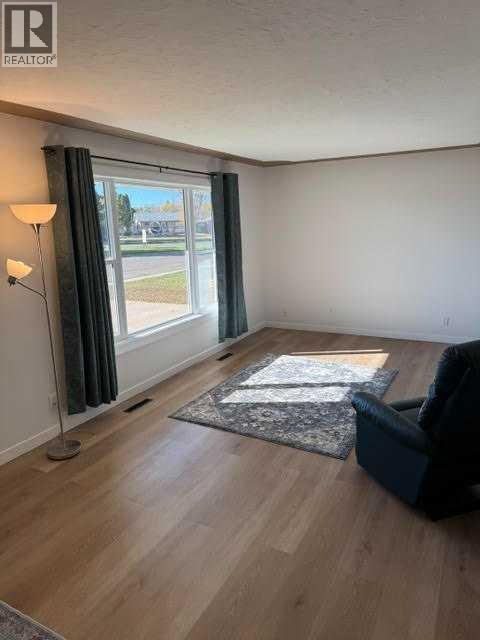 2711 Dunmore Road Se Property Photo 7