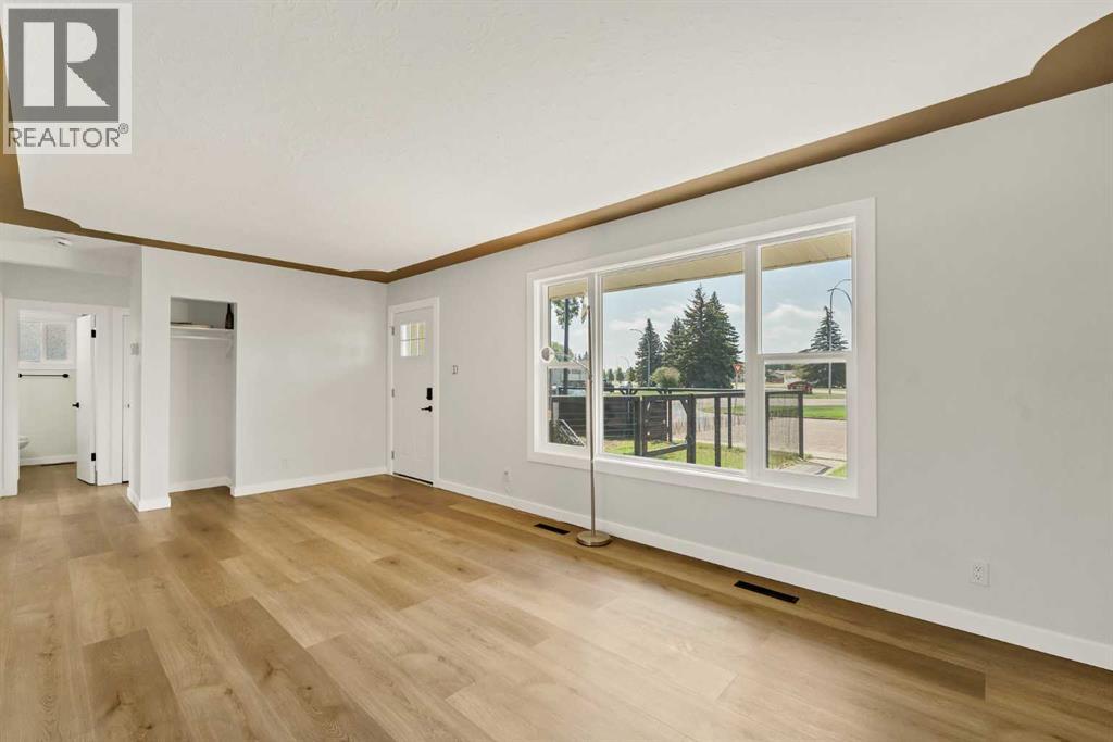 2711 Dunmore Road Se Property Photo 8