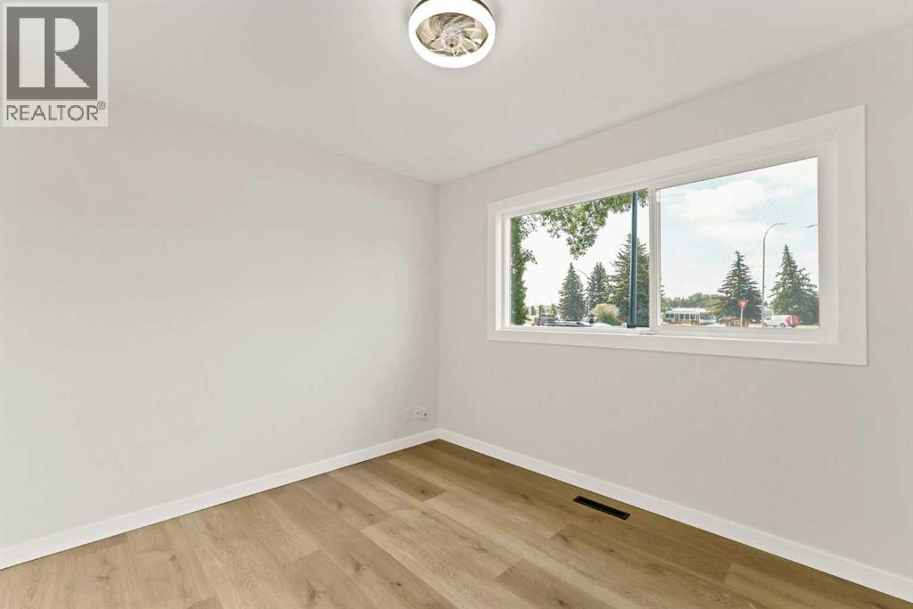 2711 Dunmore Road Se Property Photo 17