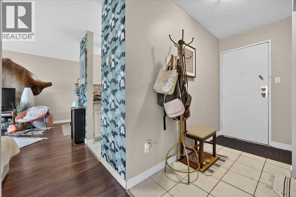 617 56 Avenue Southwest Property Photo 8
