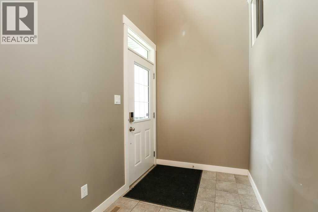 567 Moonlight Lane W Property Photo 4