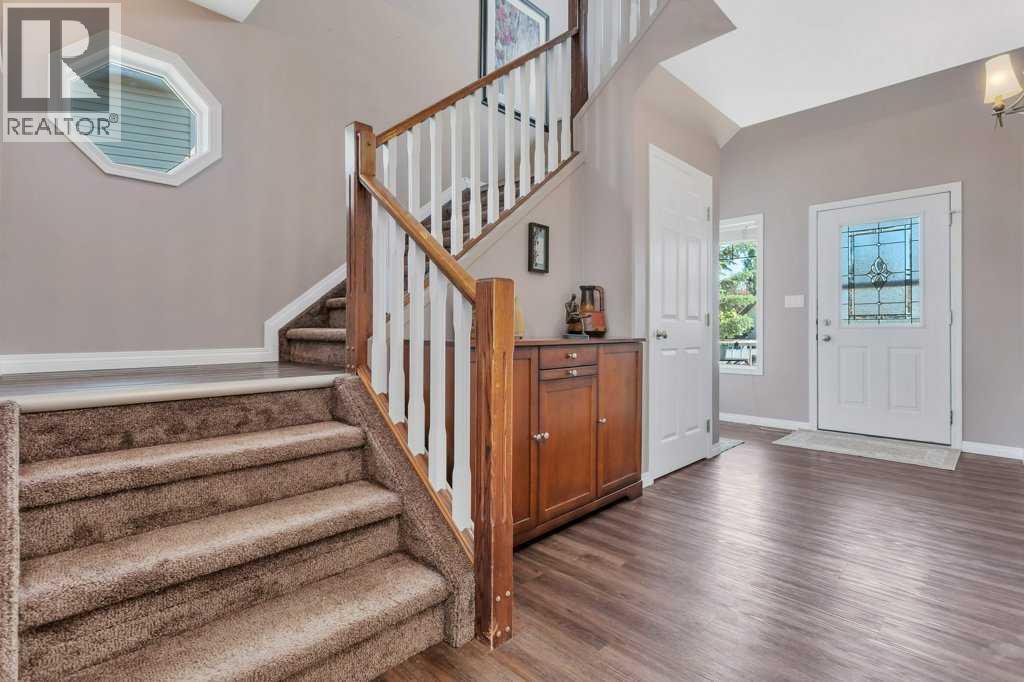 19 Lougheed Close Property Photo 5
