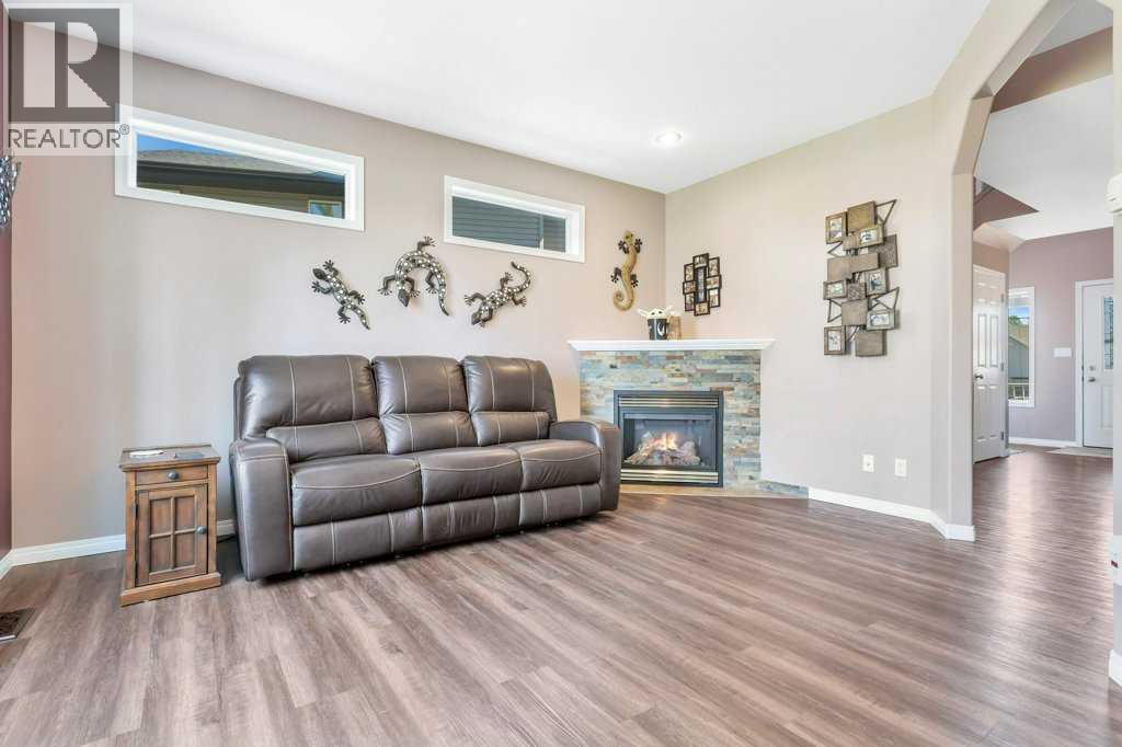 19 Lougheed Close Property Photo 7