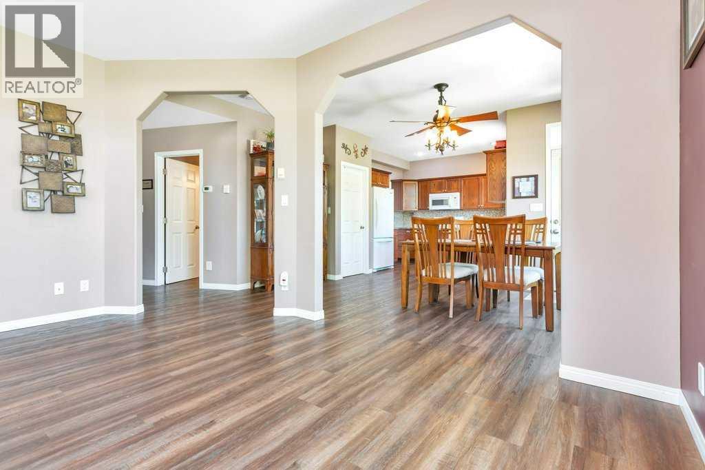 19 Lougheed Close Property Photo 8