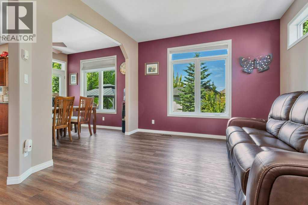 19 Lougheed Close Property Photo 9