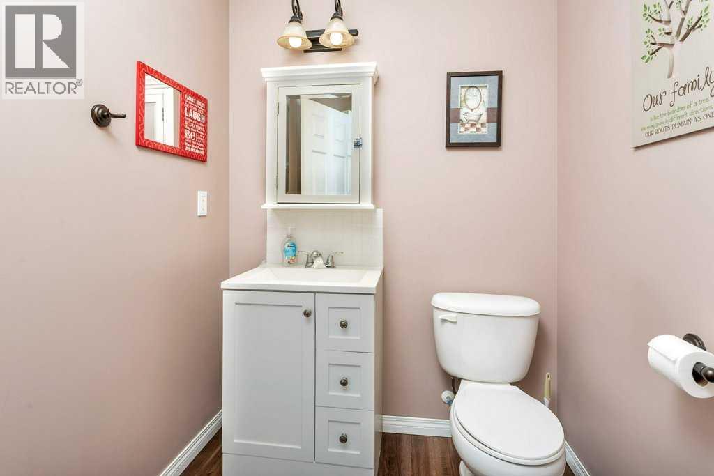 19 Lougheed Close Property Photo 16
