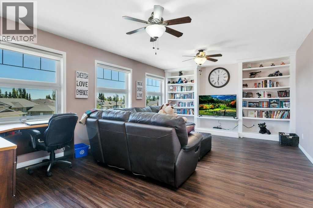 19 Lougheed Close Property Photo 17