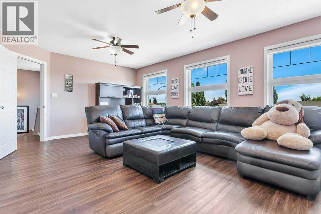 19 Lougheed Close Property Photo 18