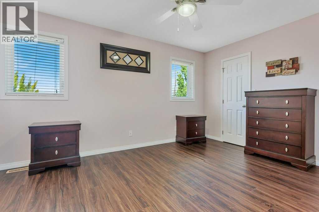 19 Lougheed Close Property Photo 19