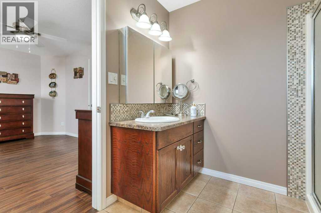 19 Lougheed Close Property Photo 21