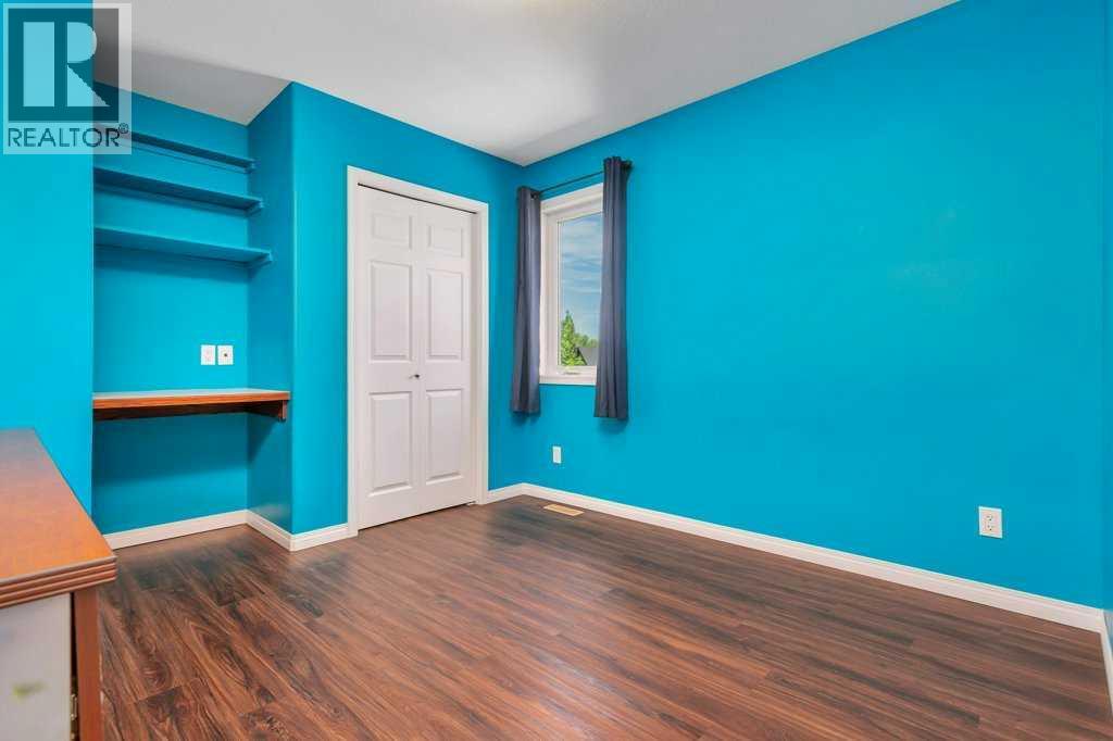19 Lougheed Close Property Photo 26
