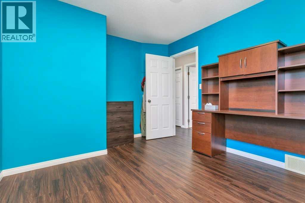 19 Lougheed Close Property Photo 27