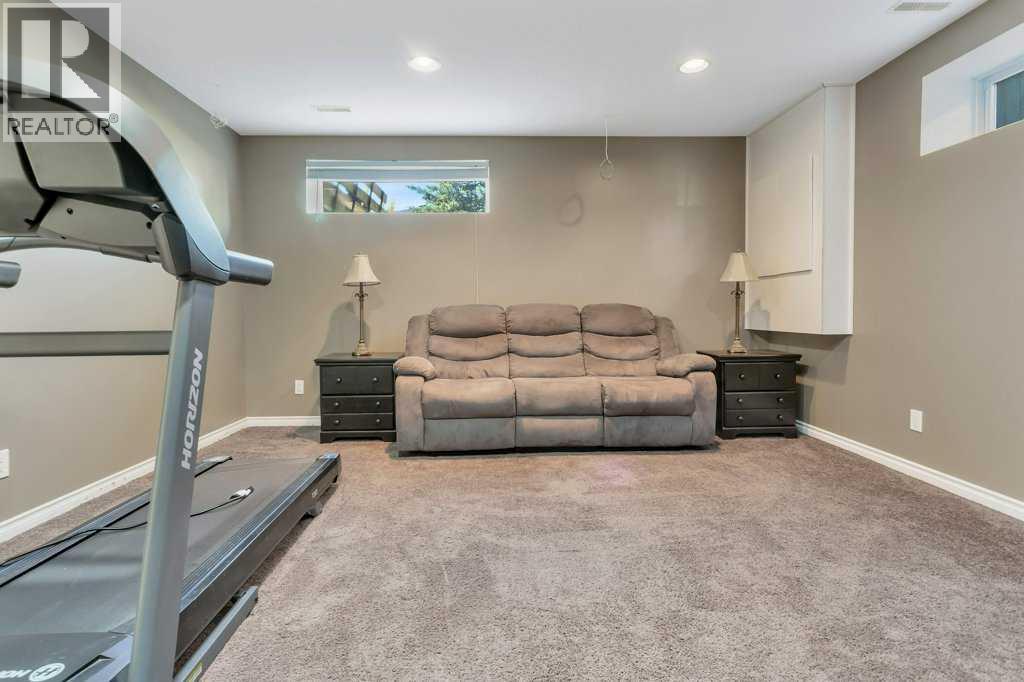 19 Lougheed Close Property Photo 28
