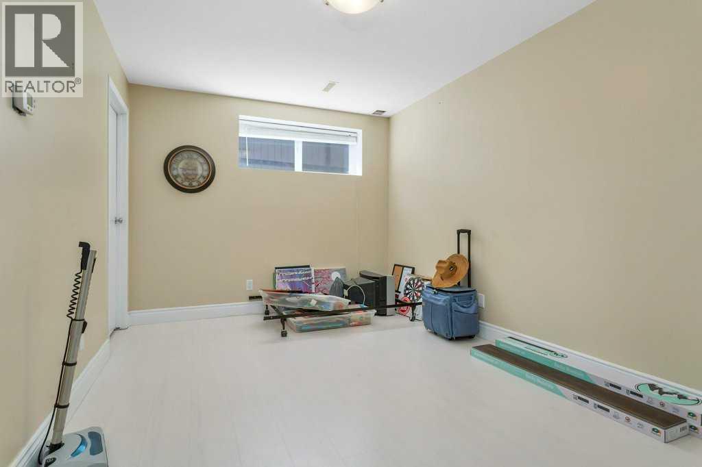 19 Lougheed Close Property Photo 31