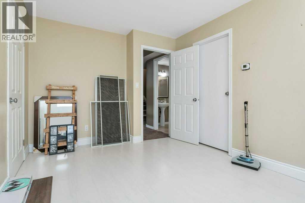 19 Lougheed Close Property Photo 32