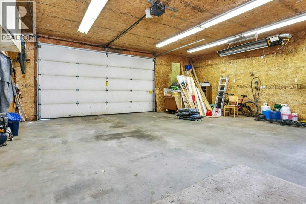 19 Lougheed Close Property Photo 41
